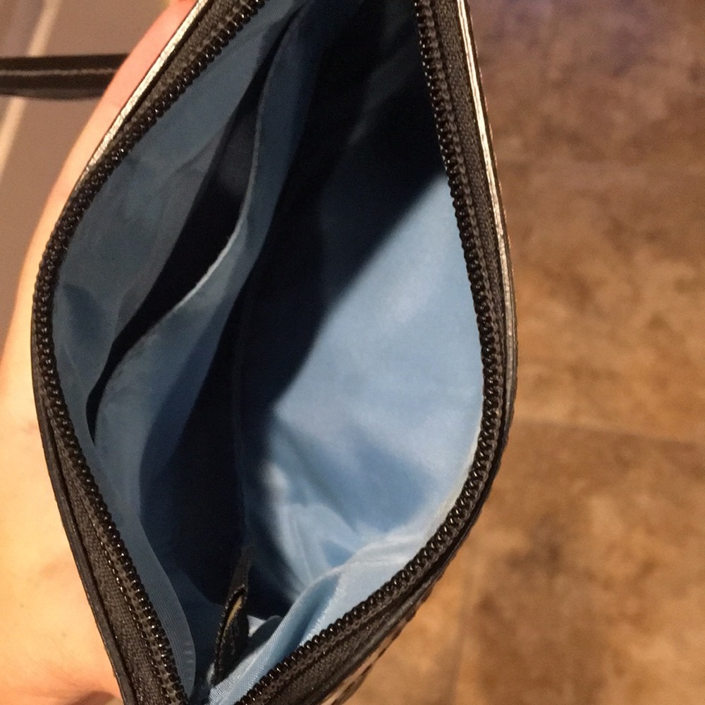 ✨COACH wristlet✨ - Picture 3 of 5